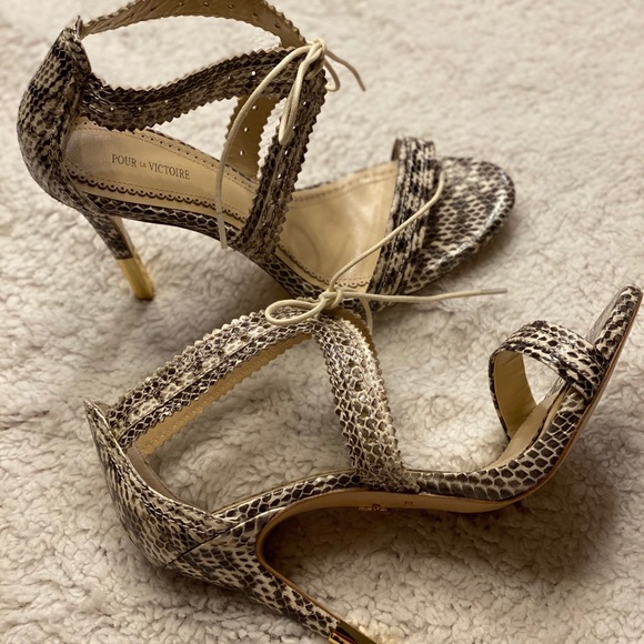 Pour La Victoire Shanna Cut pump sandal - Picture 2 of 6